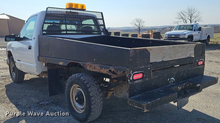 image for item MC9762 1995 Chevrolet Cheyenne C3500  flatbed pickup truck