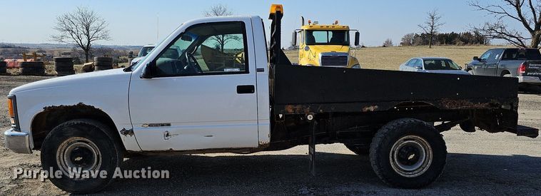 image for item MC9762 1995 Chevrolet Cheyenne C3500  flatbed pickup truck