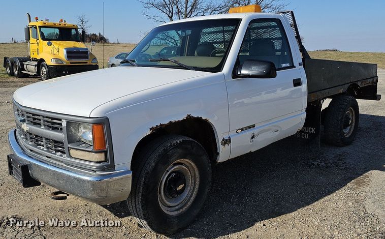 image for item MC9762 1995 Chevrolet Cheyenne C3500  flatbed pickup truck