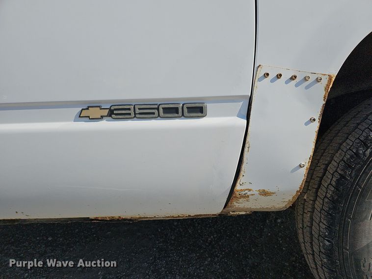 image for item MC9762 1995 Chevrolet Cheyenne C3500  flatbed pickup truck