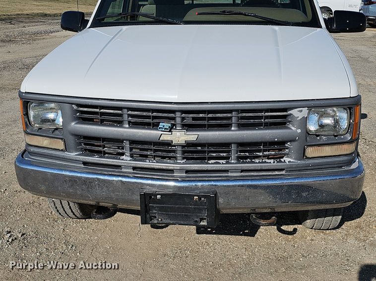 image for item MC9762 1995 Chevrolet Cheyenne C3500  flatbed pickup truck