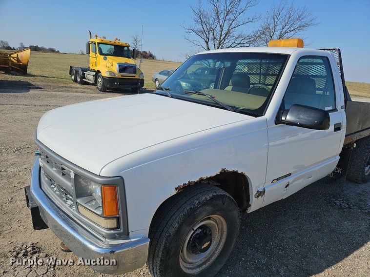 image for item MC9762 1995 Chevrolet Cheyenne C3500  flatbed pickup truck