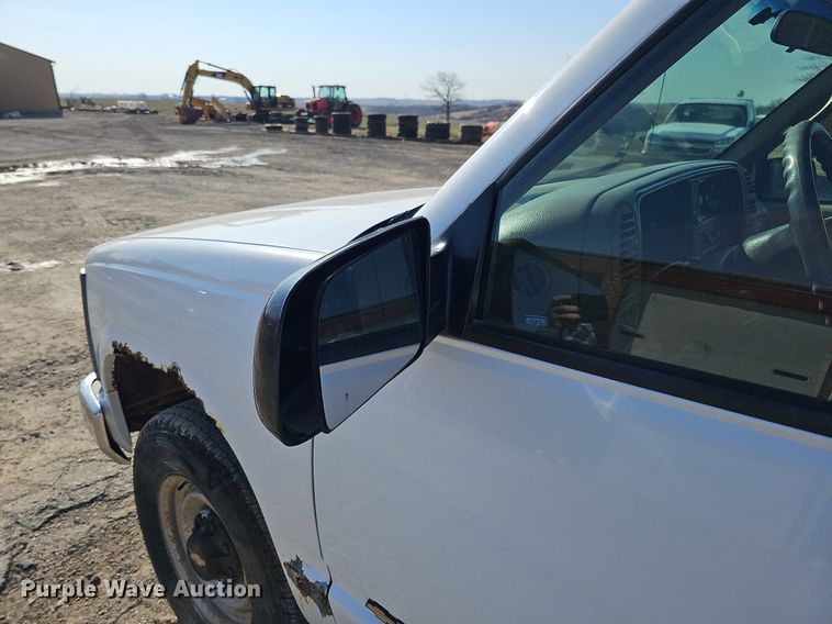 image for item MC9762 1995 Chevrolet Cheyenne C3500  flatbed pickup truck