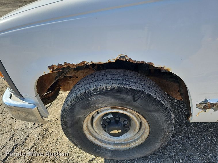 image for item MC9762 1995 Chevrolet Cheyenne C3500  flatbed pickup truck