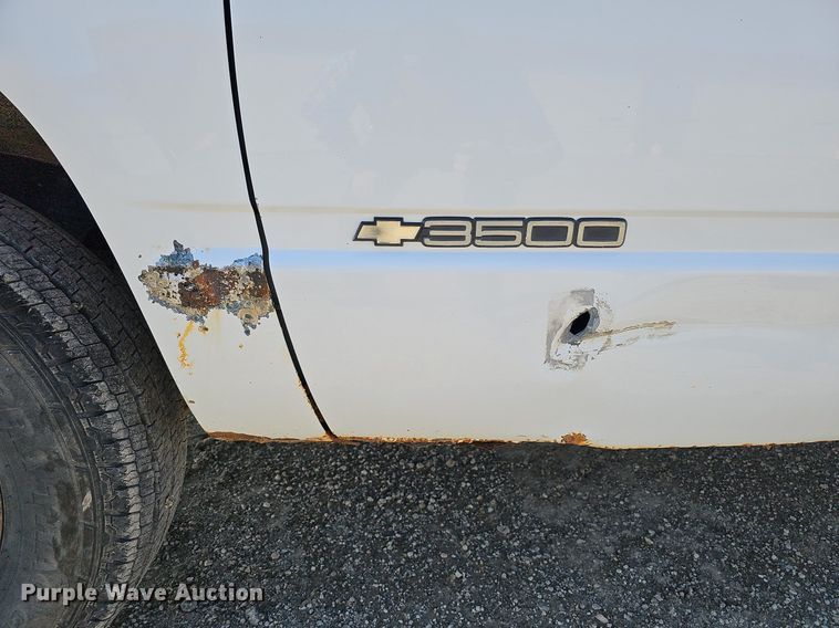 image for item MC9762 1995 Chevrolet Cheyenne C3500  flatbed pickup truck