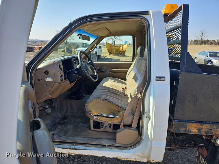 image for item MC9762 1995 Chevrolet Cheyenne C3500  flatbed pickup truck