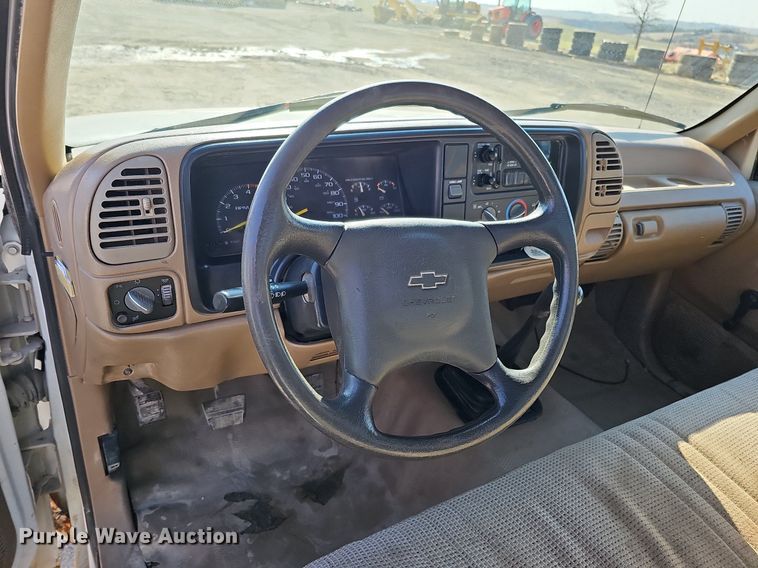 image for item MC9762 1995 Chevrolet Cheyenne C3500  flatbed pickup truck