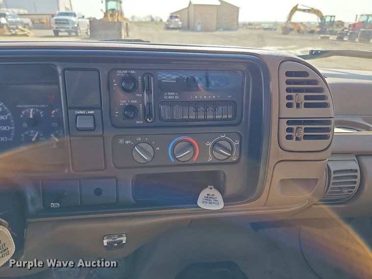 image for item MC9762 1995 Chevrolet Cheyenne C3500  flatbed pickup truck