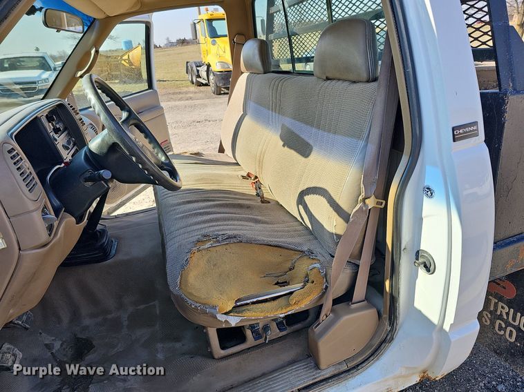 image for item MC9762 1995 Chevrolet Cheyenne C3500  flatbed pickup truck