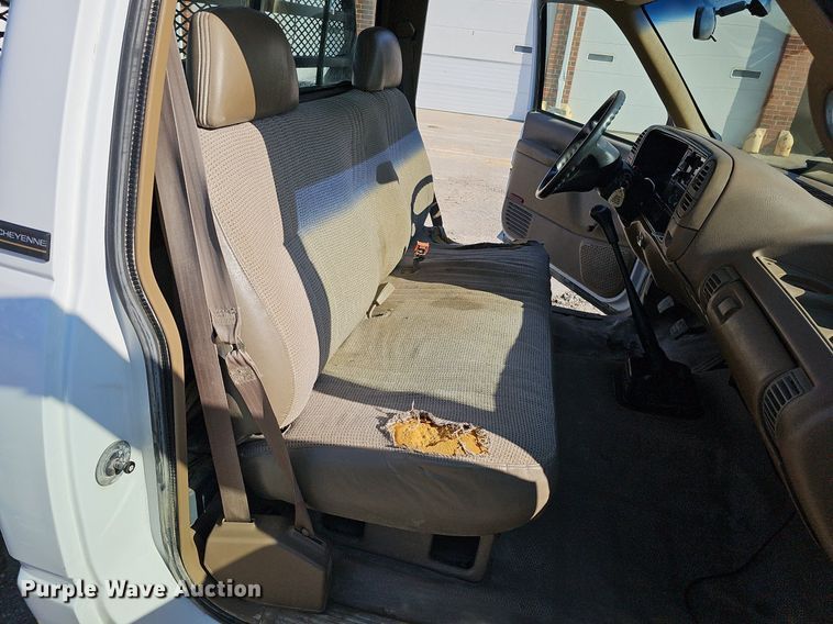 image for item MC9762 1995 Chevrolet Cheyenne C3500  flatbed pickup truck