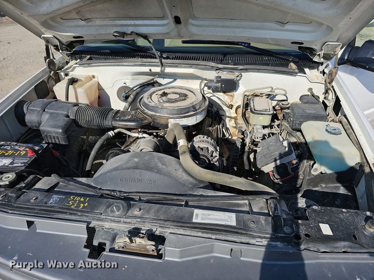 image for item MC9762 1995 Chevrolet Cheyenne C3500  flatbed pickup truck