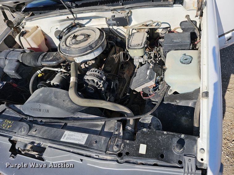 image for item MC9762 1995 Chevrolet Cheyenne C3500  flatbed pickup truck