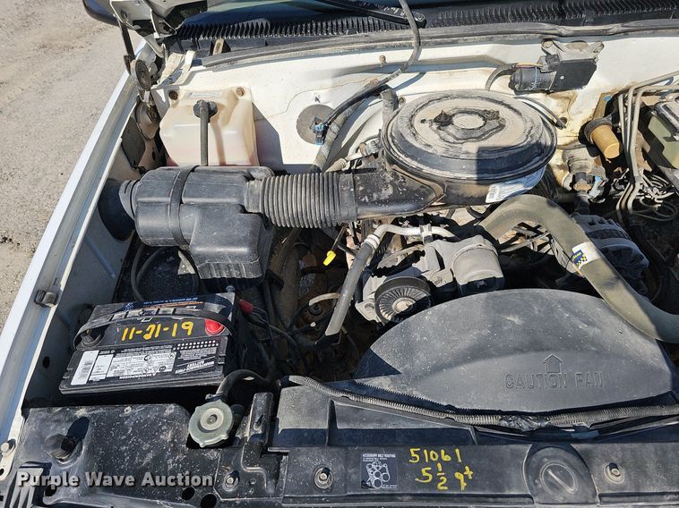 image for item MC9762 1995 Chevrolet Cheyenne C3500  flatbed pickup truck