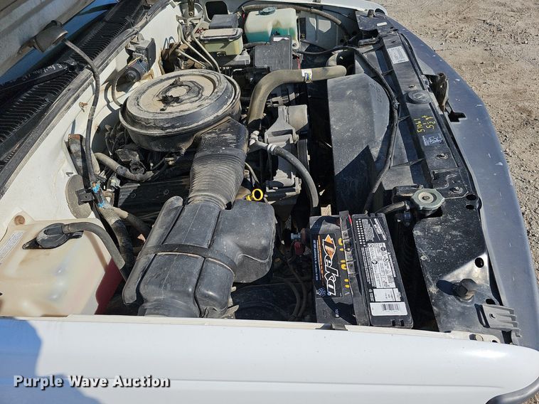 image for item MC9762 1995 Chevrolet Cheyenne C3500  flatbed pickup truck