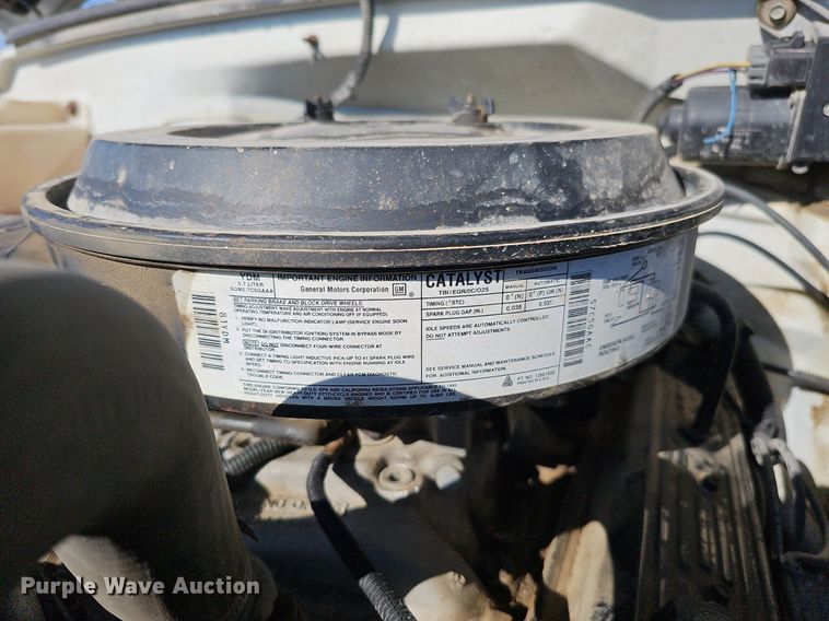 image for item MC9762 1995 Chevrolet Cheyenne C3500  flatbed pickup truck