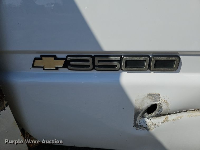 image for item MC9762 1995 Chevrolet Cheyenne C3500  flatbed pickup truck