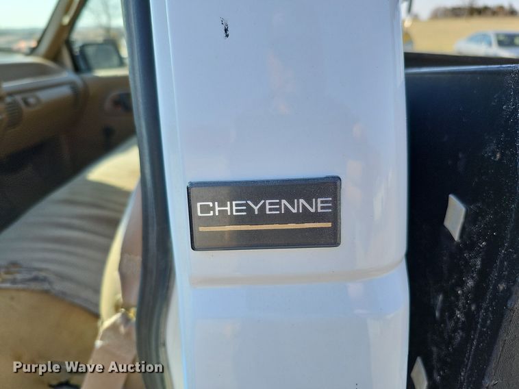 image for item MC9762 1995 Chevrolet Cheyenne C3500  flatbed pickup truck