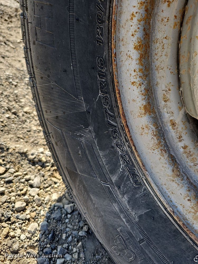 image for item MC9762 1995 Chevrolet Cheyenne C3500  flatbed pickup truck