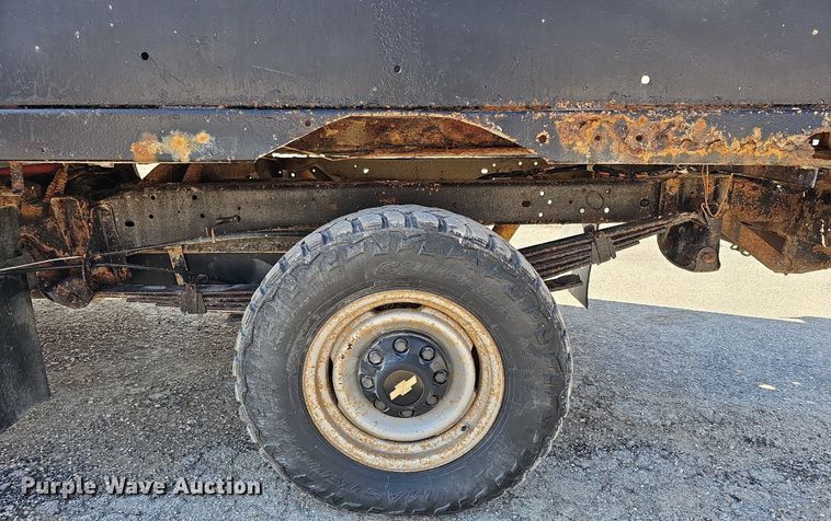 image for item MC9762 1995 Chevrolet Cheyenne C3500  flatbed pickup truck