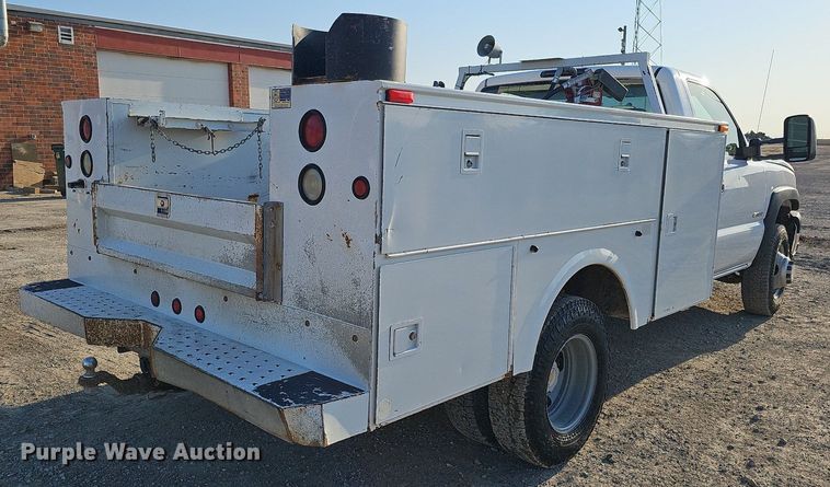 image for item MC9765 2005 Chevrolet Silverado 3500  utility bed pickup truck