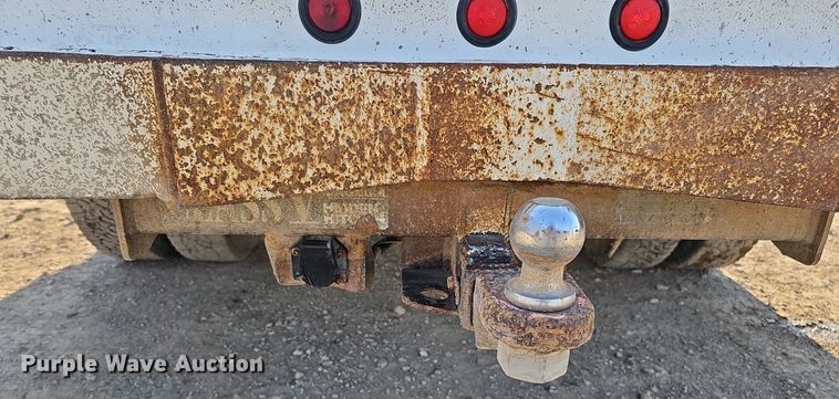 image for item MC9765 2005 Chevrolet Silverado 3500  utility bed pickup truck