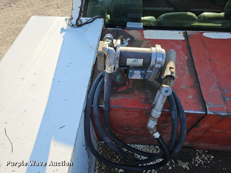 image for item MC9765 2005 Chevrolet Silverado 3500  utility bed pickup truck