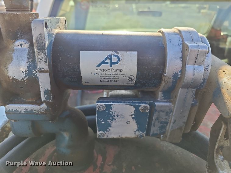 image for item MC9765 2005 Chevrolet Silverado 3500  utility bed pickup truck