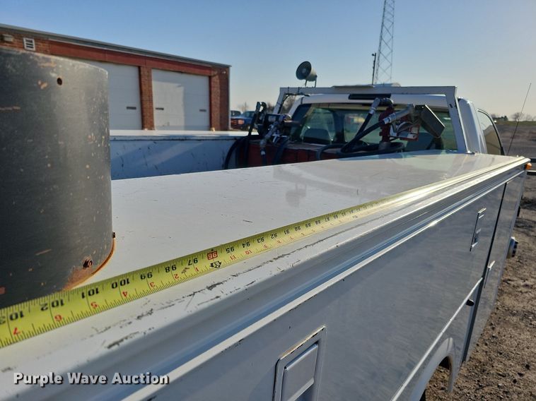 image for item MC9765 2005 Chevrolet Silverado 3500  utility bed pickup truck