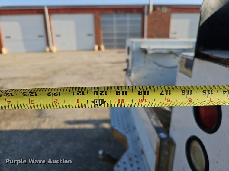 image for item MC9765 2005 Chevrolet Silverado 3500  utility bed pickup truck