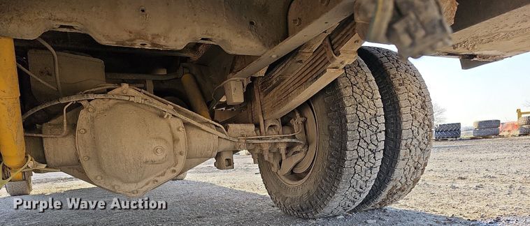 image for item MC9765 2005 Chevrolet Silverado 3500  utility bed pickup truck