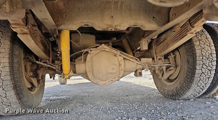 image for item MC9765 2005 Chevrolet Silverado 3500  utility bed pickup truck