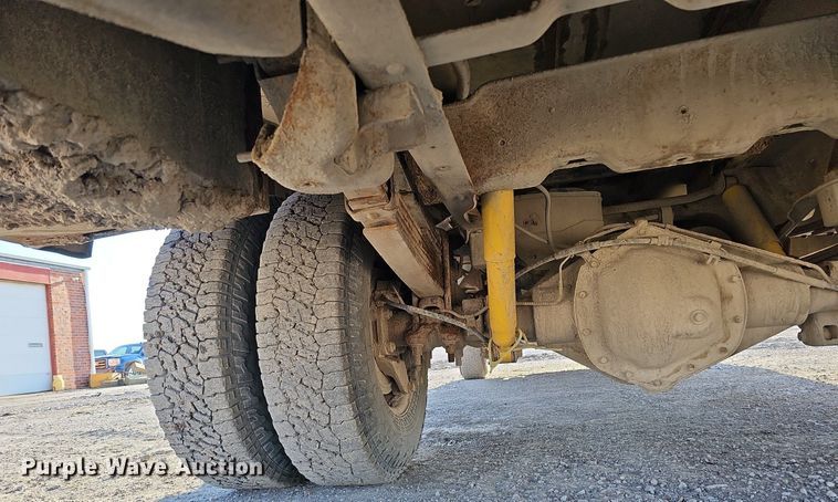 image for item MC9765 2005 Chevrolet Silverado 3500  utility bed pickup truck