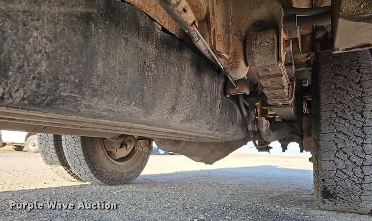 image for item MC9765 2005 Chevrolet Silverado 3500  utility bed pickup truck