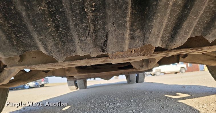 image for item MC9765 2005 Chevrolet Silverado 3500  utility bed pickup truck