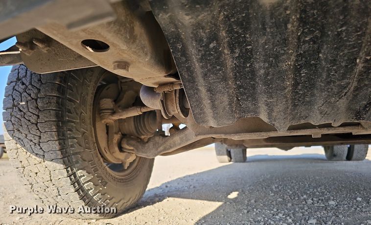 image for item MC9765 2005 Chevrolet Silverado 3500  utility bed pickup truck