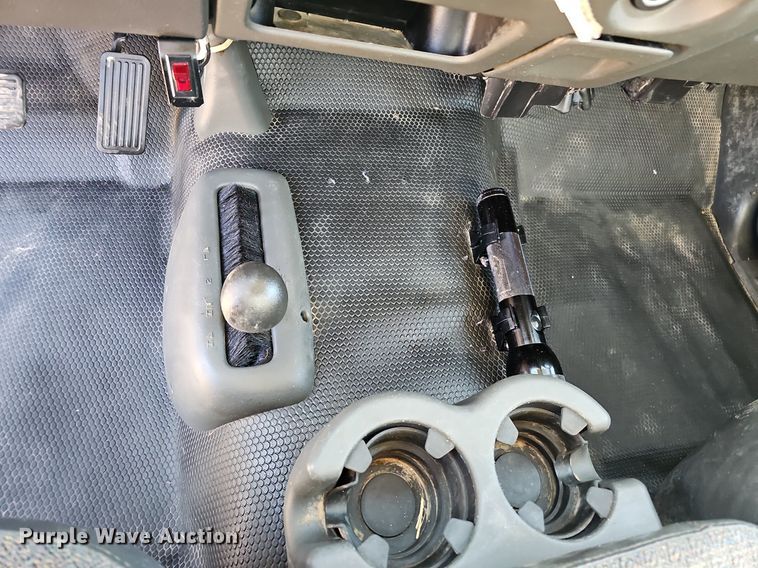 image for item MC9765 2005 Chevrolet Silverado 3500  utility bed pickup truck