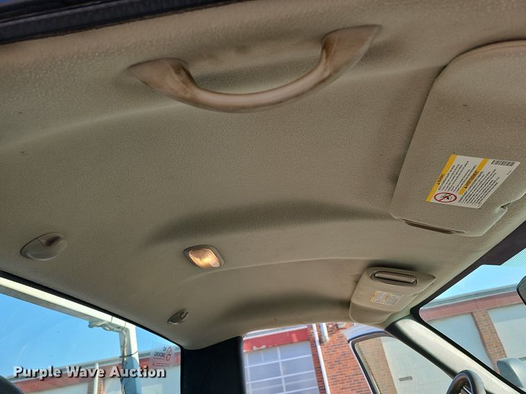 image for item MC9765 2005 Chevrolet Silverado 3500  utility bed pickup truck