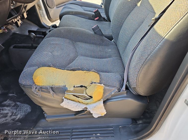 image for item MC9765 2005 Chevrolet Silverado 3500  utility bed pickup truck