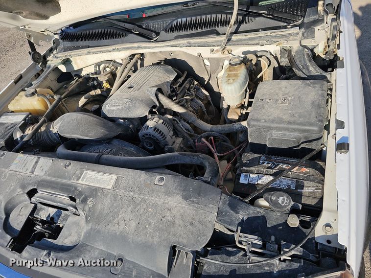 image for item MC9765 2005 Chevrolet Silverado 3500  utility bed pickup truck