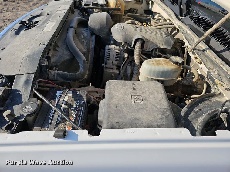 image for item MC9765 2005 Chevrolet Silverado 3500  utility bed pickup truck