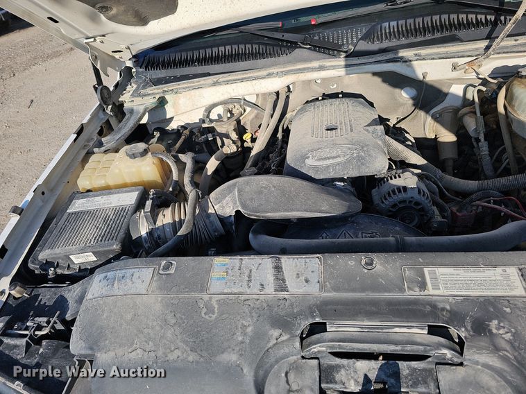 image for item MC9765 2005 Chevrolet Silverado 3500  utility bed pickup truck