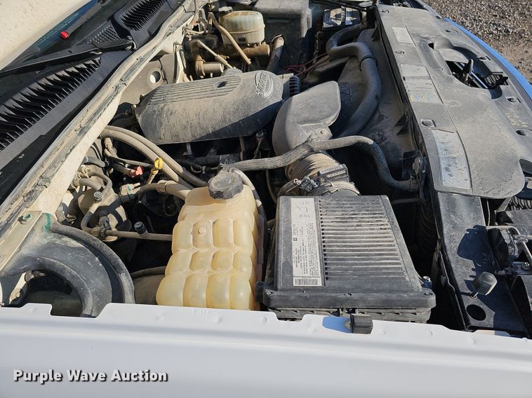 image for item MC9765 2005 Chevrolet Silverado 3500  utility bed pickup truck