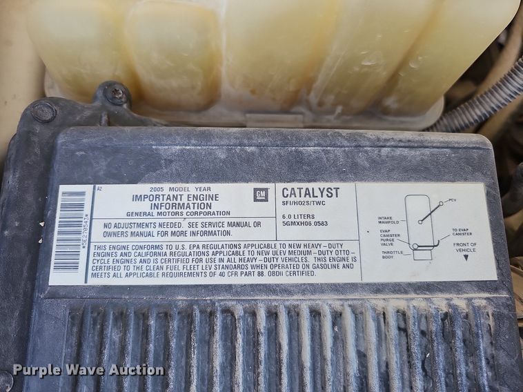 image for item MC9765 2005 Chevrolet Silverado 3500  utility bed pickup truck