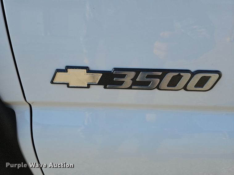 image for item MC9765 2005 Chevrolet Silverado 3500  utility bed pickup truck