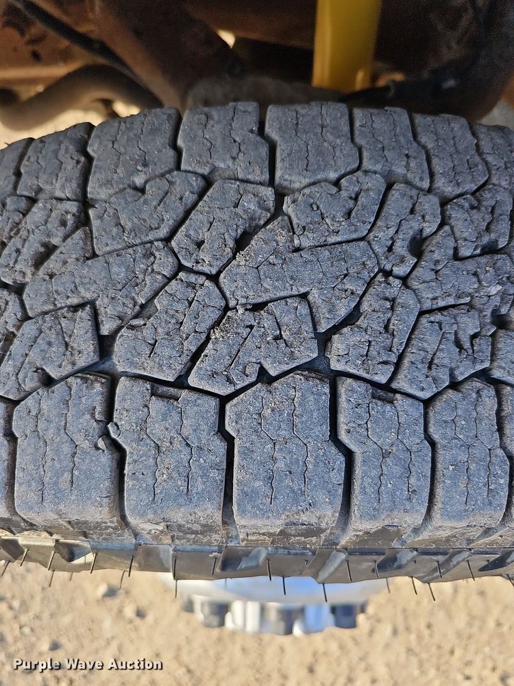 image for item MC9765 2005 Chevrolet Silverado 3500  utility bed pickup truck