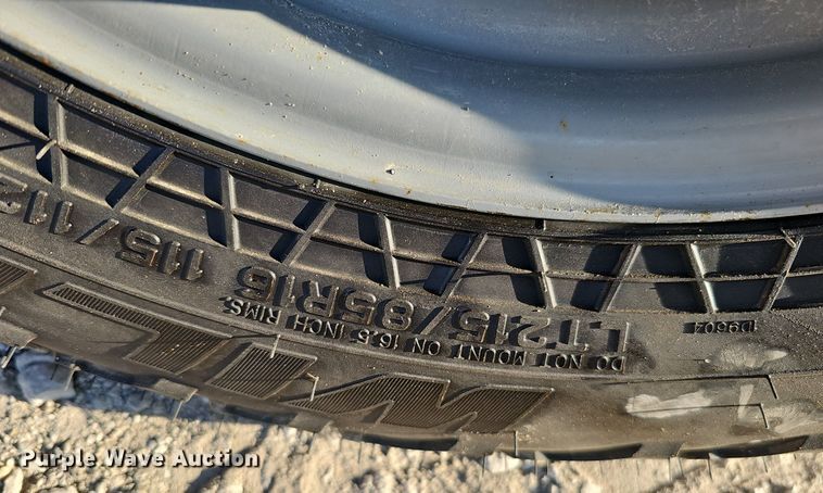 image for item MC9765 2005 Chevrolet Silverado 3500  utility bed pickup truck