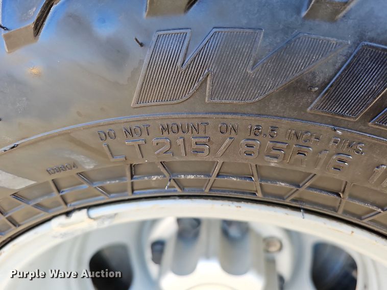 image for item MC9765 2005 Chevrolet Silverado 3500  utility bed pickup truck