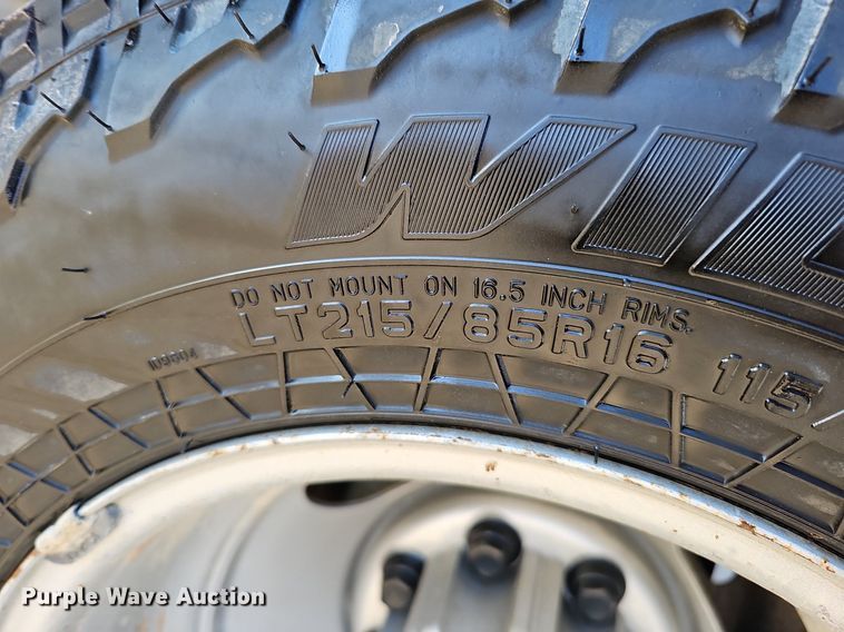 image for item MC9765 2005 Chevrolet Silverado 3500  utility bed pickup truck