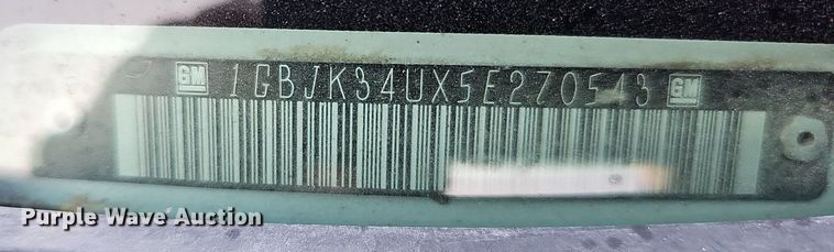 image for item MC9765 2005 Chevrolet Silverado 3500  utility bed pickup truck