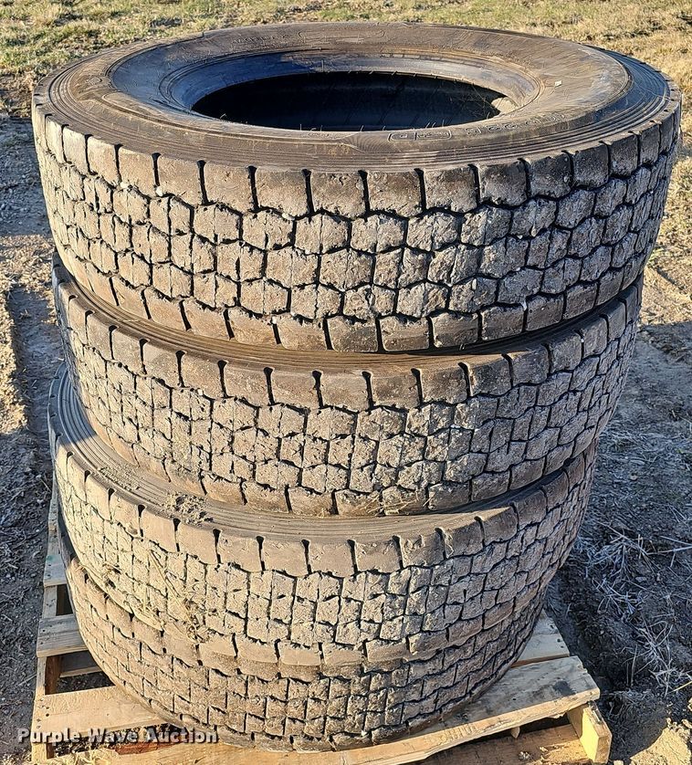 image for item MC9767 (4) 11R22.5 tires
